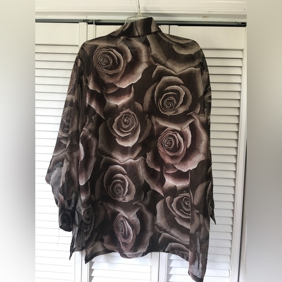 Rose pattern sheer button down - Picture 4 of 6